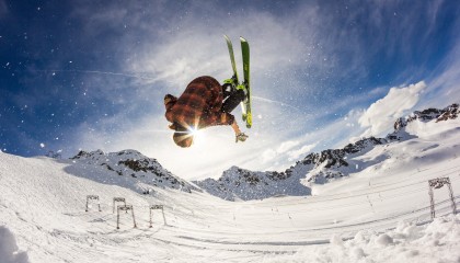 kaiyun_德甲风云，多特蒙德豪取四场不败，跃居次席紧逼拜仁慕尼黑，阿德耶米制胜一击锁定胜局