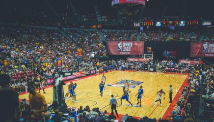 开云-拜仁慕尼黑主场狂胜门兴，奥利塞帽子戏法助攻闪耀，德甲冠军悬念几近终结刷新多项赛季纪录