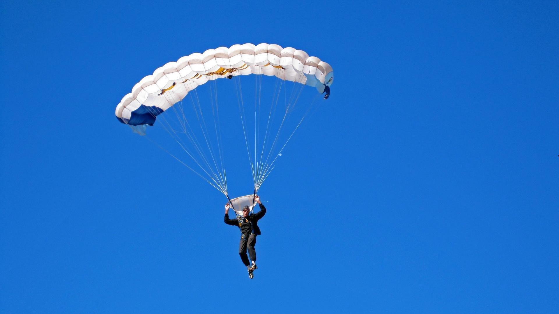 费迪南德引爆足坛话题，单场决胜，我选C罗而非梅西