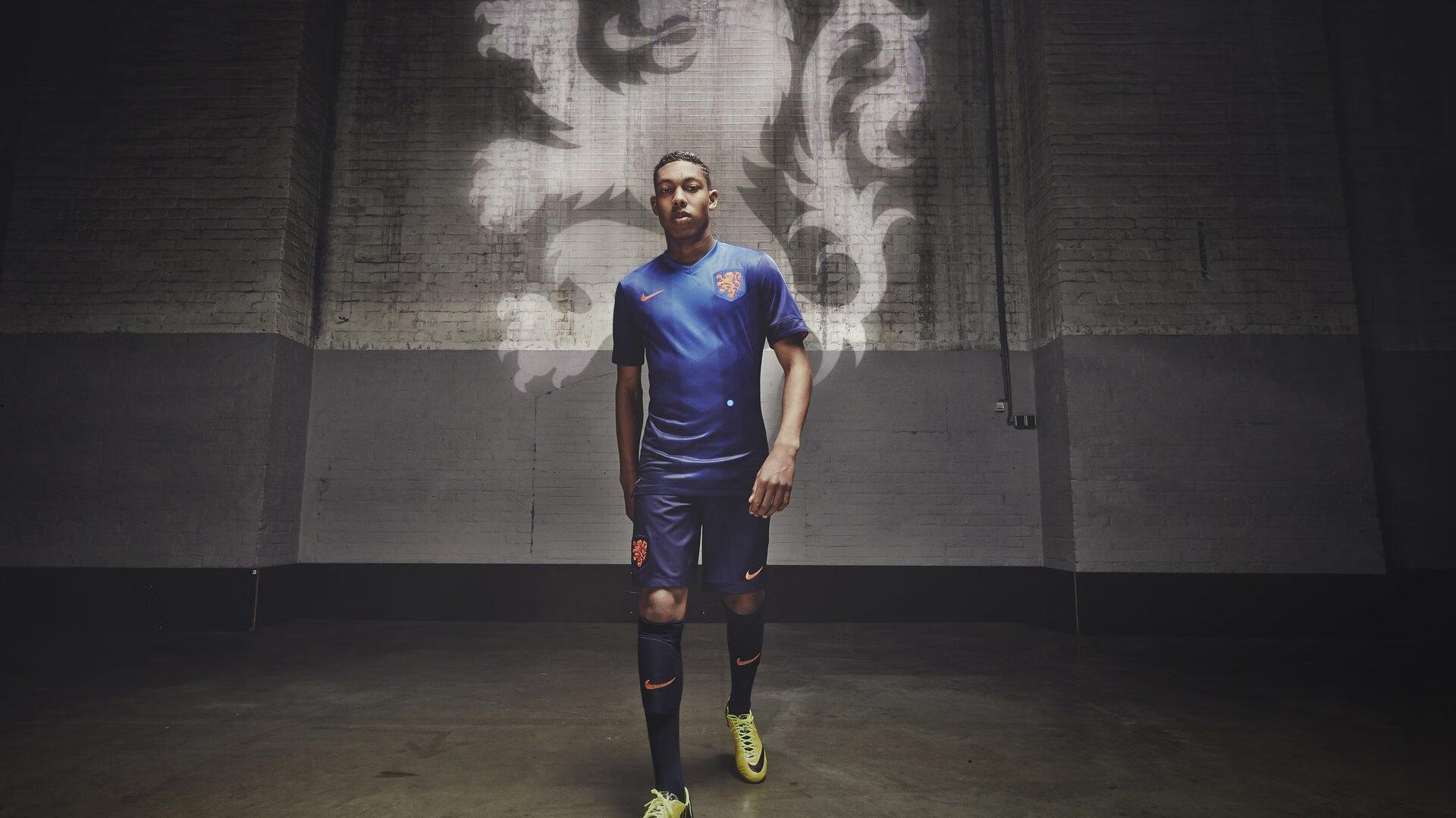 恩爱瞬间曝光!维尼修斯女友分享甜蜜合照,球星深情评论,我好想你